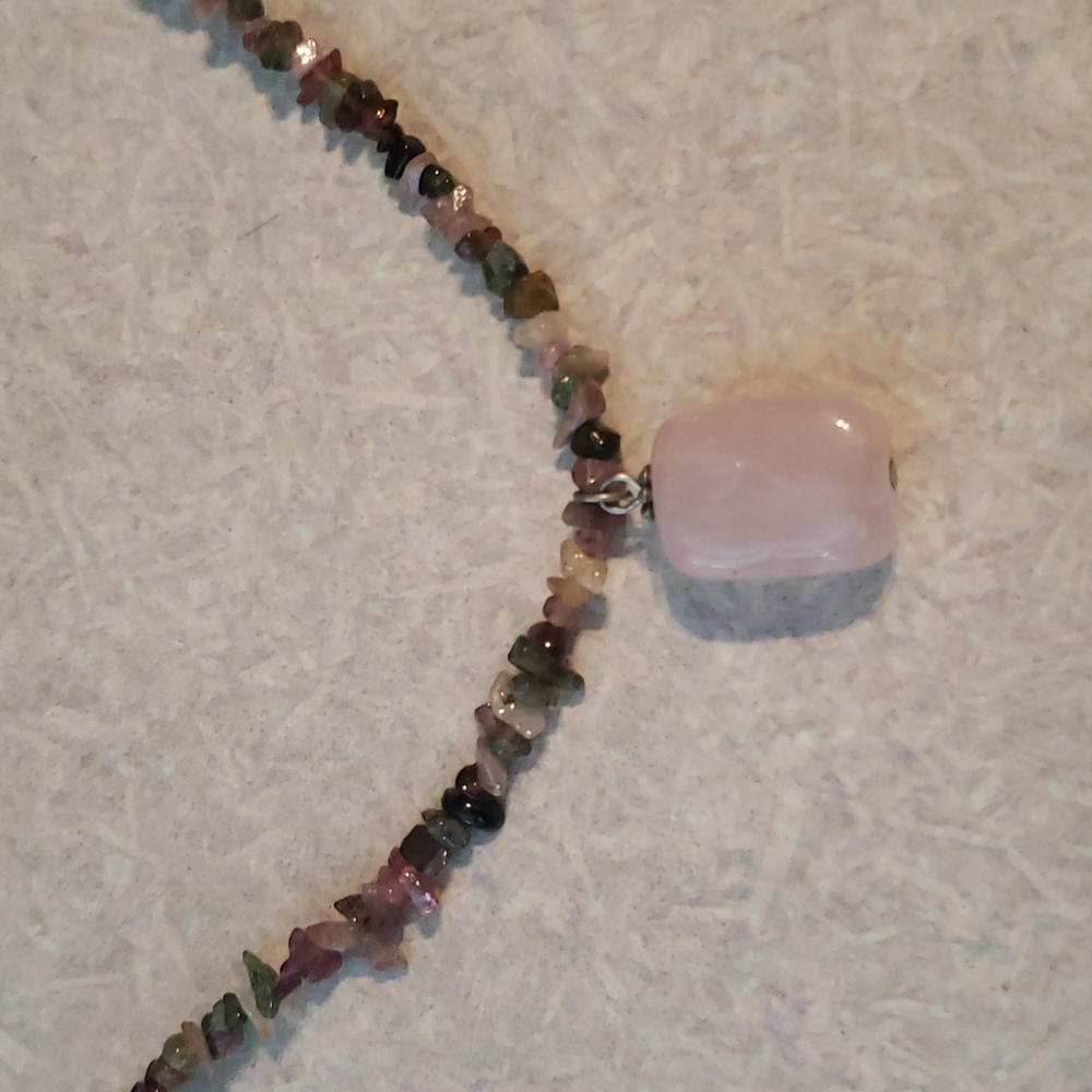 Rose quartz pendant with gemstone chips jewelry